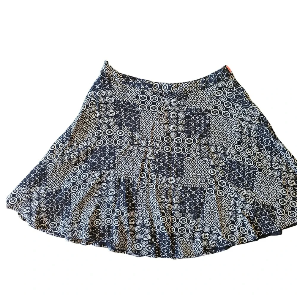 Fun & Flirt Womens XS Mini Skirt Black White Geometric Medallion Coral Trim